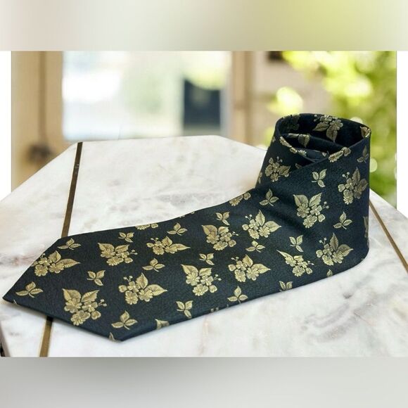 🔥 Valentino 100% Silk Floral Gold Accents Tie - Picture 15 of 16